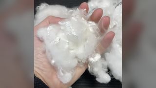 Vezel van kationen 1,56D*51mm Hoge kleurvastheid Zachte heldere glans voor textiel spinnen en mengen