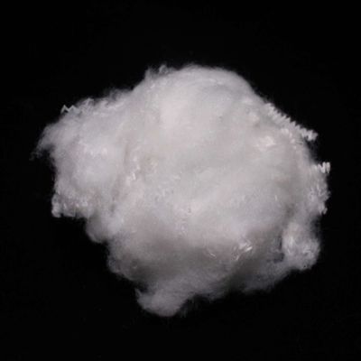 kopen Gepersonaliseerde kleur vlambestendige vezels 64 mm polyester stapelvezels voor het vullen online vervaardiging