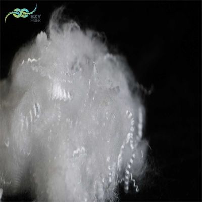 kopen Vrouwelijke milieuvriendelijke holle polyestervezel lichtgewicht 32 mm microfiber voor quilt online vervaardiging