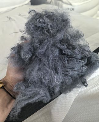 Goede prijs. Recycled polyester stapelvezel 2,5D 51mm donkergrijzige laag vochtopname online