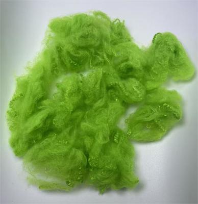 Goede prijs. Lichte gerecycleerde polyester stapelvezels met een goede chemische weerstand en Qiuxiang groene kleur online