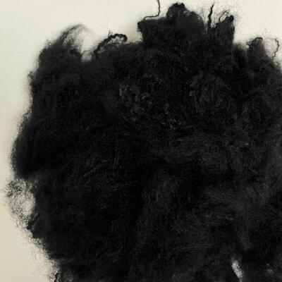 6D×51mm Gerecycled Zwart Polyester Staple Fiber met Waterafstotende Eigenschappen voor Vulling en Non-woven Gebruik