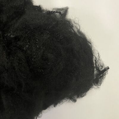 Goede prijs. 2.5D*64mm zwarte maagdelijke gerecyclede 2D holle vezels, geschikt voor beddengoed, kussens, kussens en vulstof van sofa's online