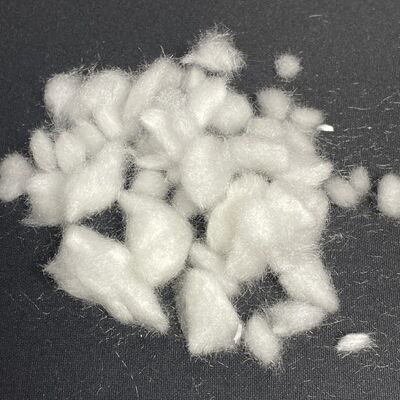 Voor sanitaire producten Niet-geweven superabsorberende stapelvezel 9D*6mm, hoog hydrofiele snelle watervergrendeling Korte vezel