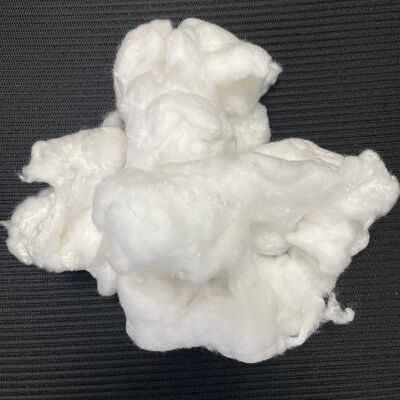 Zachte huidvriendelijke absorberende vezels 1.33D*38MM, lichte vezels voor de productie van schoonheidsmaskers, verzorgingsproducten, baby-absorberende producten