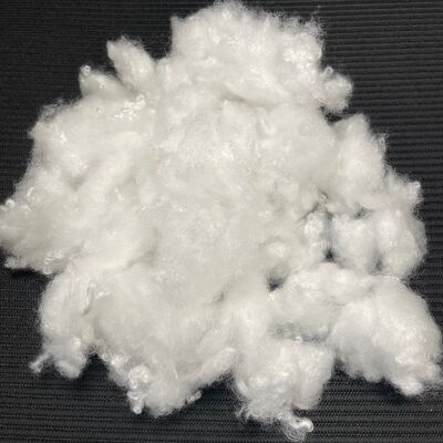 Kwaliteit 2,8D * 32 MM PBT PET-composiet stapelvezel, latente krimp Hoge elastische vezel voor breikleding Uitstekende spinbaarheid vullende vezel fabriek